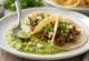 Servírované hovädzie tacos so salsou verde