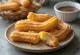 Churros s tvarohom na tanieri
