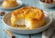Galaktoboureko s mascarpone krémom, čerstvý a zlatohnedý koláč