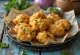 Cícerová Pakora servírovaná s čerstvým koriandrom