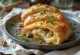 Dozlatista upečené calzone s orechmi a gorgonzolou