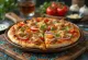 Pizza v nigérijskom štýle s kuracím mäsom v korení suya a základom z palmového oleja
