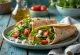 Čerstvý wrap šalát s feta syrom, rukolou, uhorkou a paradajkou