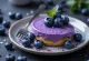 Čučoriedková mousse torta ozdobená čerstvými čučoriedkami