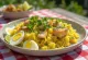 Kedgeree s koriandrom, údenou rybou a vajíčkami, lákavé jedlo