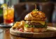 Hawaii burger servírovanie
