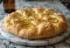Pivovo-slaná cesnaková focaccia servírovanie